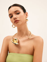 Exaggerated Lotus Leaf Design Necklace